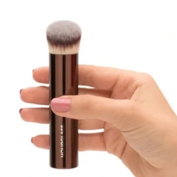 BNIB ✅ Hourglass Vanish Seamless Finish Foundation Brush ✨ NEW IN BOX - Picture 2 of 9